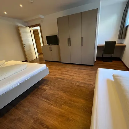 Neier Aparthotel 4*