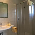 Neier 4* לאדיס