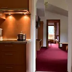 Neier 4* לאדיס
