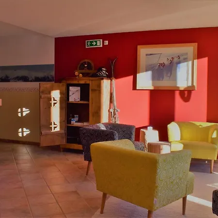 Neier Aparthotel 4*
